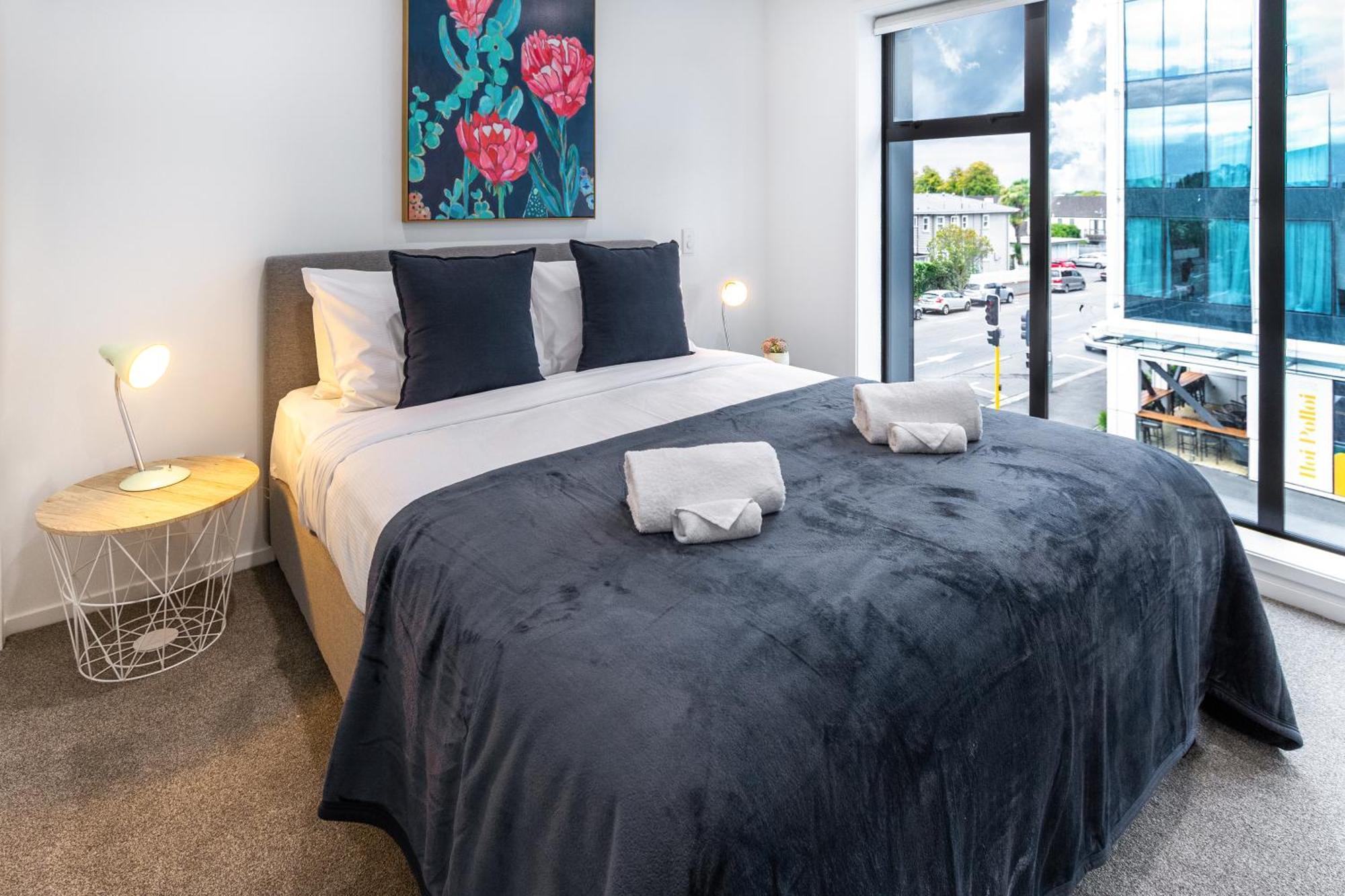 Luxury Living: 2-Bedroom Retreat In Christchurch Exterior photo